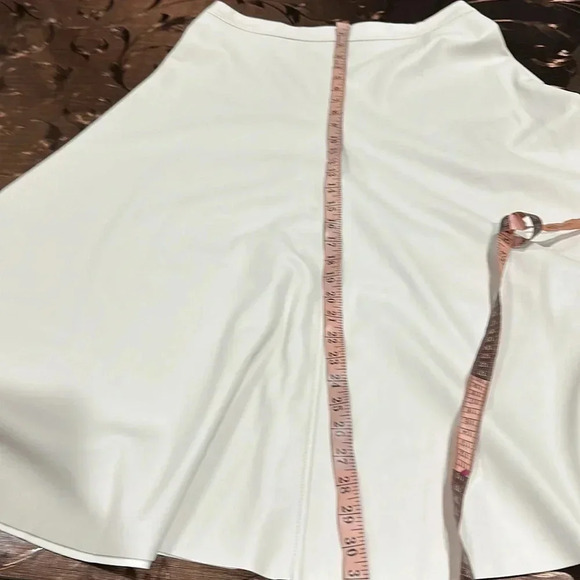 NWT Banana Republic Vegan Leather Midi
Skirt cream - Picture 5 of 7